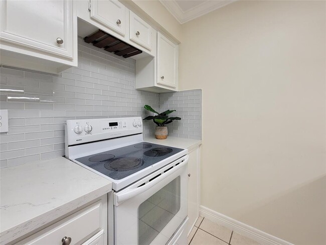 Building Photo - 1601 S Shepherd Dr