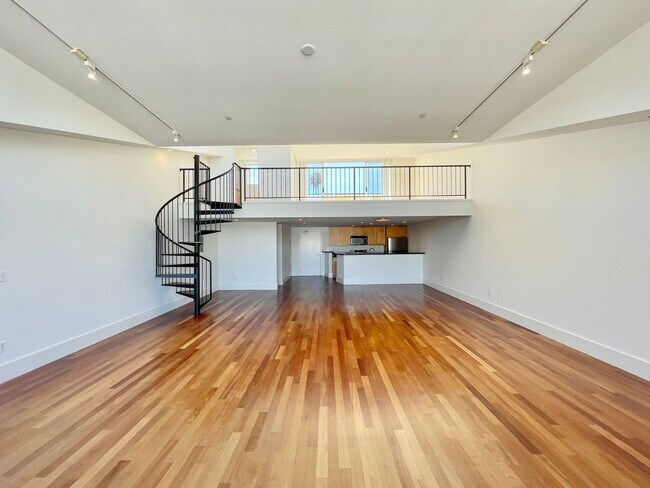 Building Photo - Sun Drenched Mission Loft! Top floor/Penthouse unit! 1BD/2BA! 1,202 SqFt! Parking! Laundry! Stora...