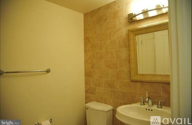 Building Photo - 8220 Crestwood Heights Dr