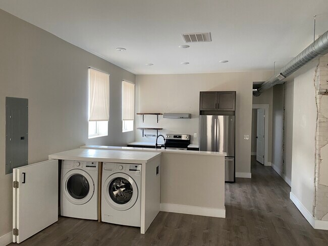 Laundry/Kitchen - 906 Saratoga St