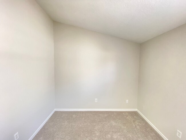 Building Photo - 132 Rose Hill Trail