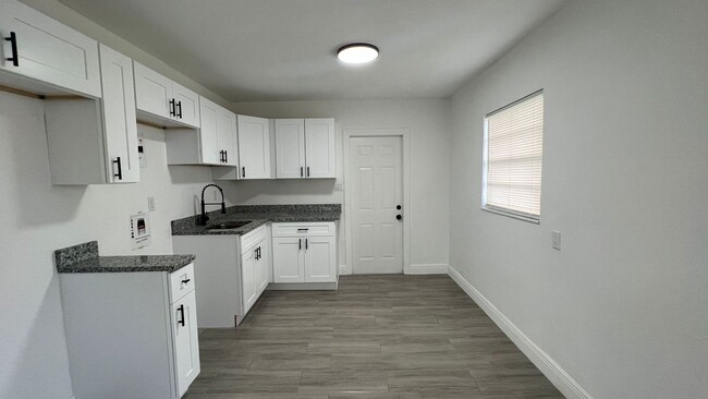 Building Photo - 1605 N 17th St