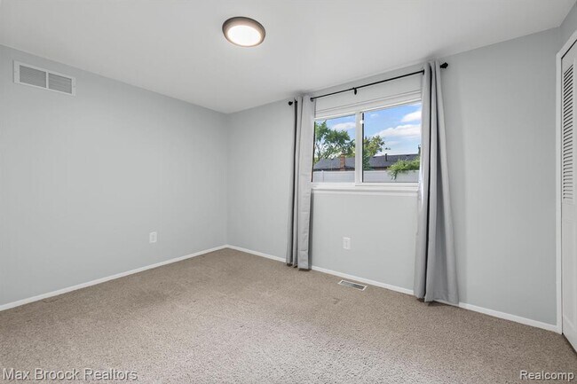 Building Photo - 44018 Bannockburn Dr