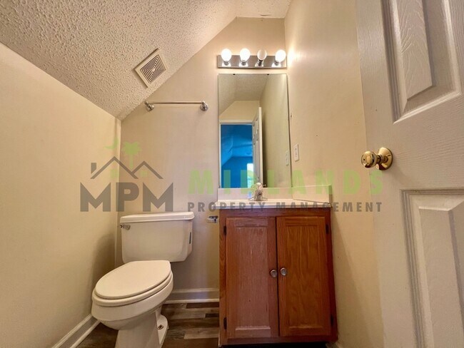 Building Photo - 5 Bridle Path Court