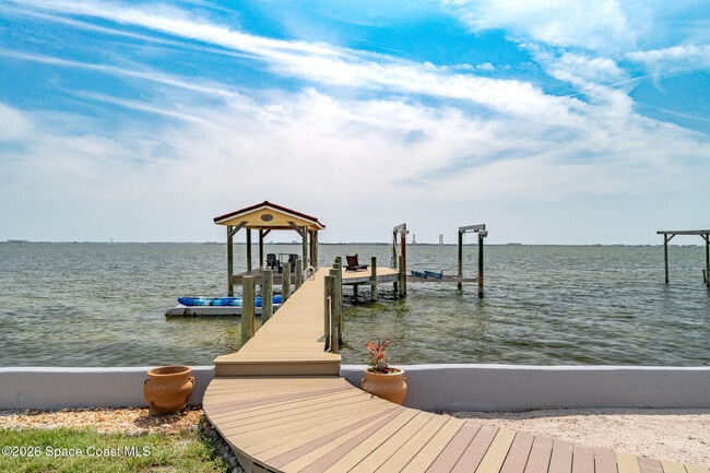 Building Photo - 1110 S Banana River Dr
