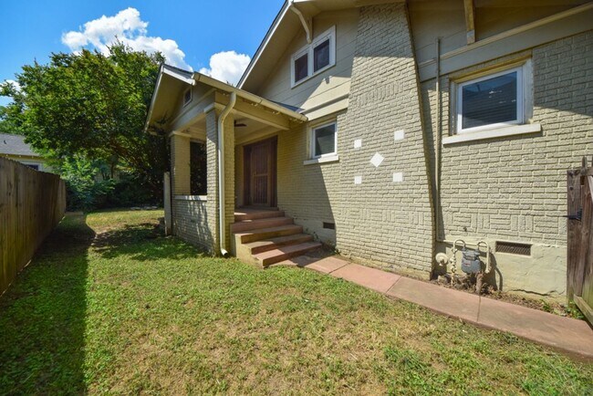 Building Photo - Great 3 bed, 1 bath near University of Mem...