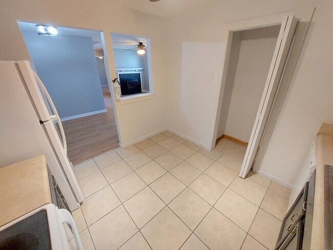 Building Photo - Beautiful Virginia Beach TownHome | 3BR, 2BA