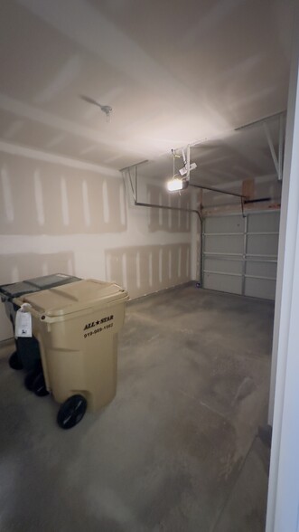 Building Photo - 21 Lavender Ln