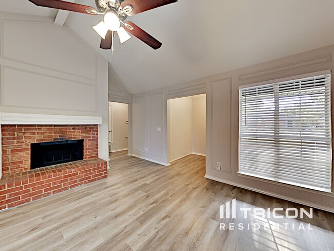Building Photo - 335 Pin Oak Ln