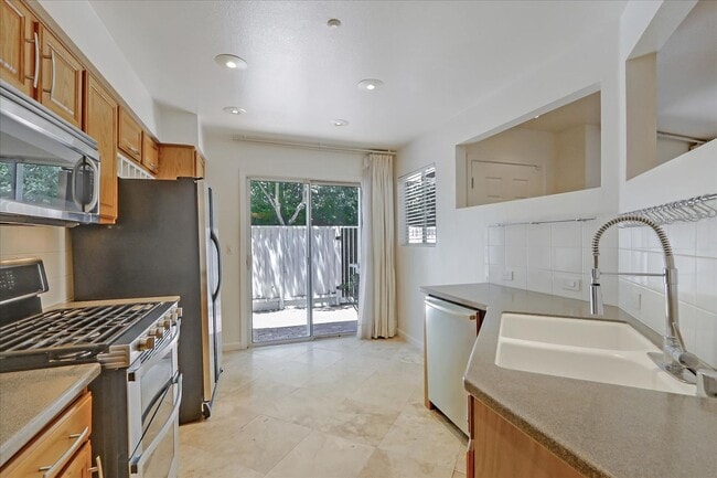 Building Photo - 6321 Island Pine Way