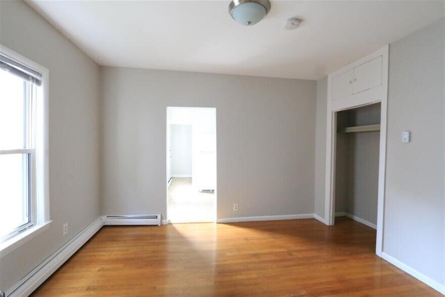 Building Photo - 5 Elmer St