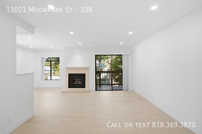Building Photo - 13021 Moorpark St