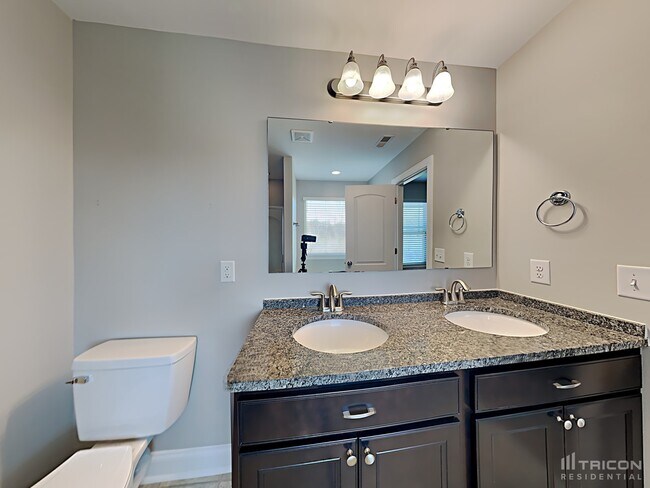 Building Photo - 4428 Redfern Pl