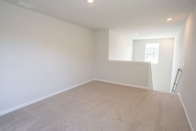 Building Photo - 142 Geranium Wy