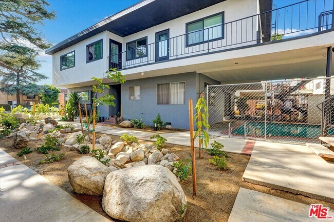Building Photo - 5722 Woodman Ave