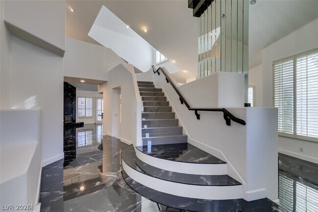 Building Photo - 174 Buena Ct