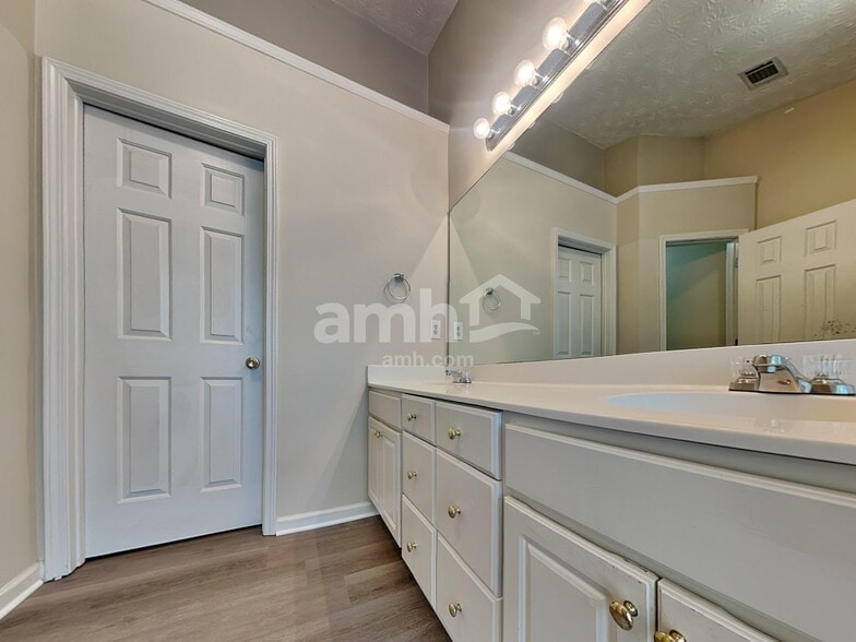 Building Photo - 5390 Spotted Fawn Ct