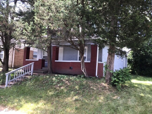 Primary Photo - 867 W 25th St