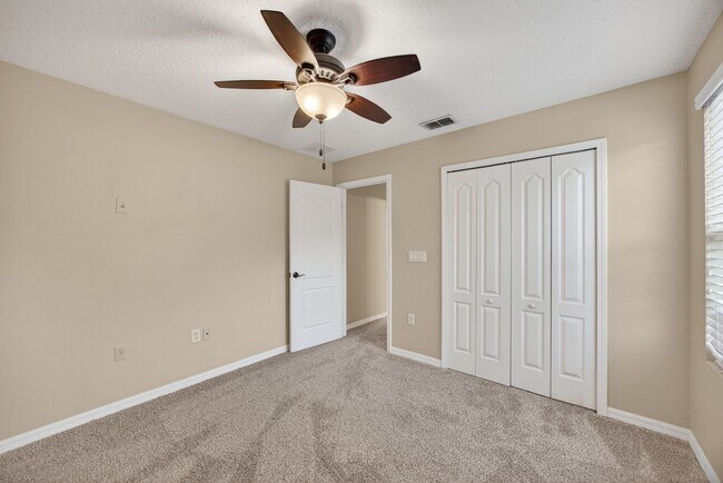 Building Photo - 104 Riachuelo Ln