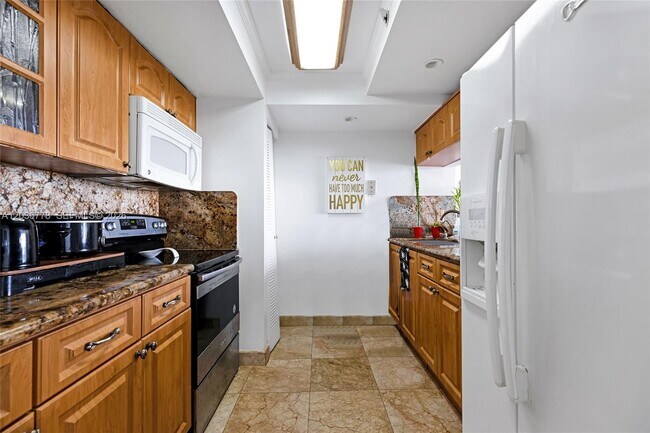 Building Photo - 7601 E Treasure Dr