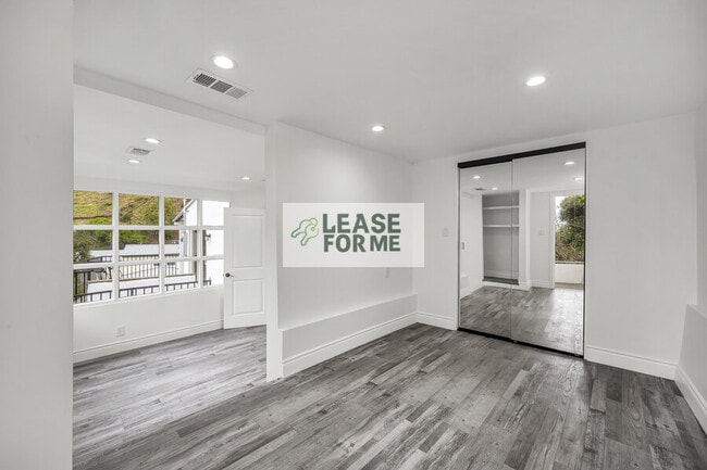 Building Photo - 9848 Portola Dr