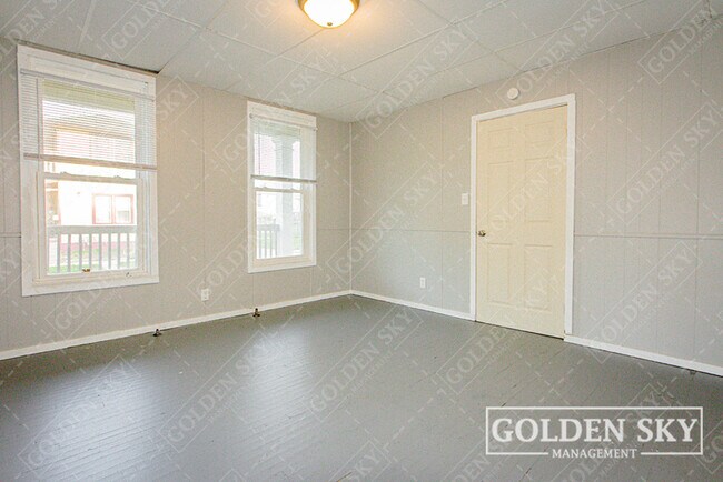 Building Photo - 312 S Gharkey St