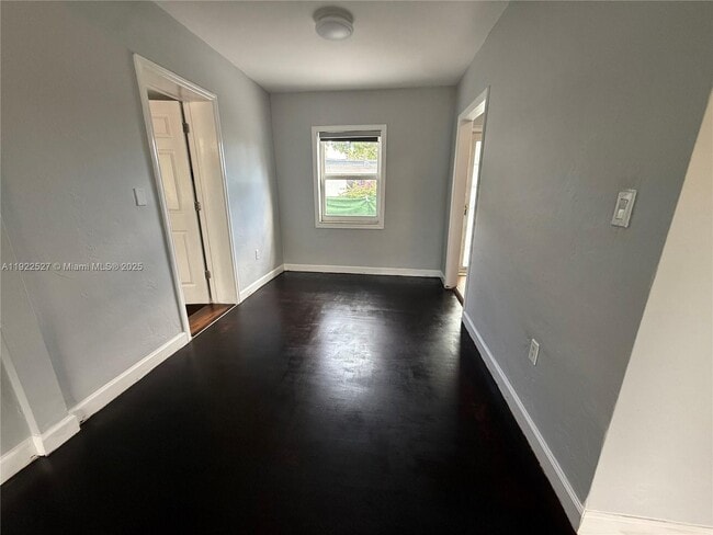 Building Photo - 501 SW 69th Ave