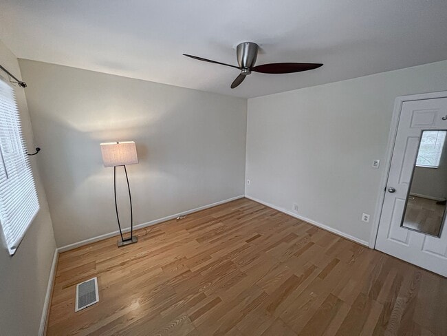 Building Photo - Beautiful 2 Bedroom 1 Bath Townhouse in Fa...