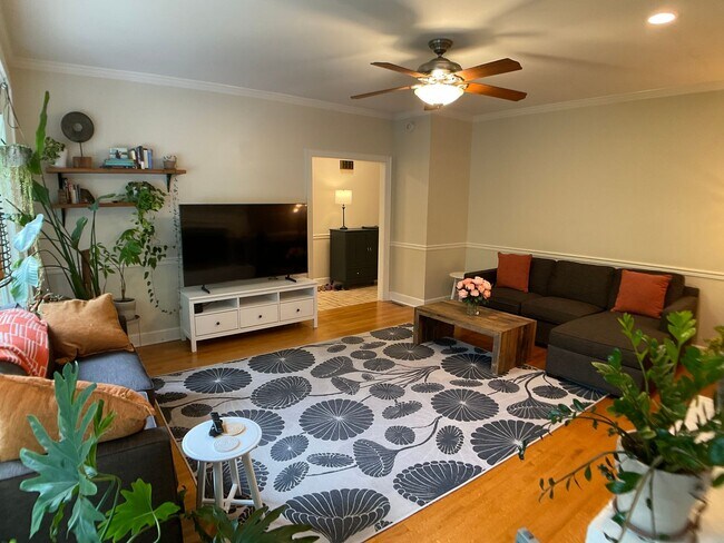 Building Photo - Executive Home in The Heart of Chapel Hill!