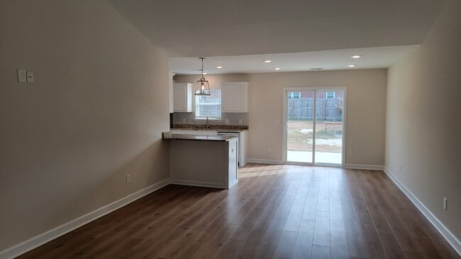 Building Photo - 1367 Wildwood Ln