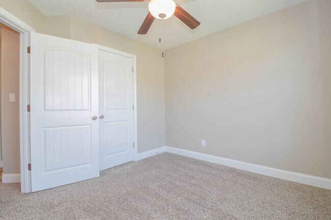 Building Photo - 209 Azalea Dr
