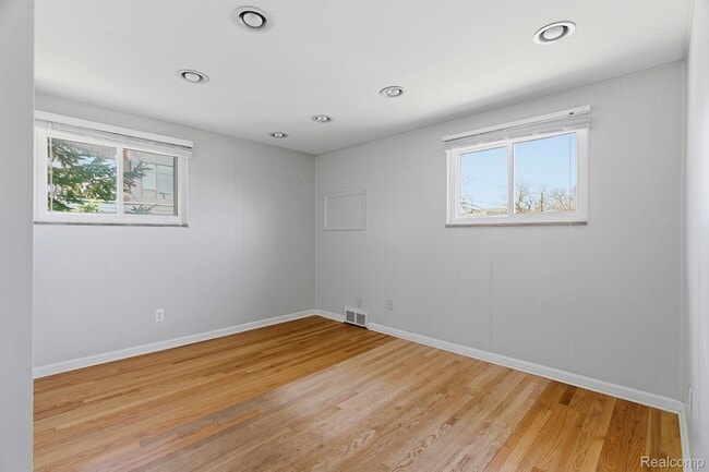 Building Photo - 1111 Holland St