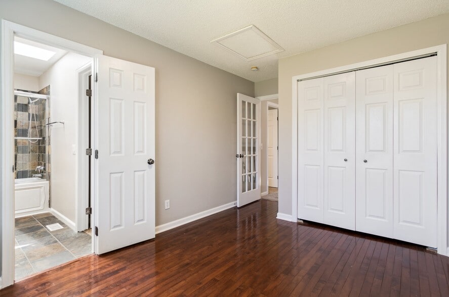 Building Photo - 6450 Stonehedge Dr