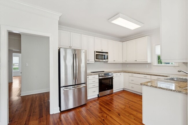 Building Photo - Downtown Charleston Waterfront Townhouse