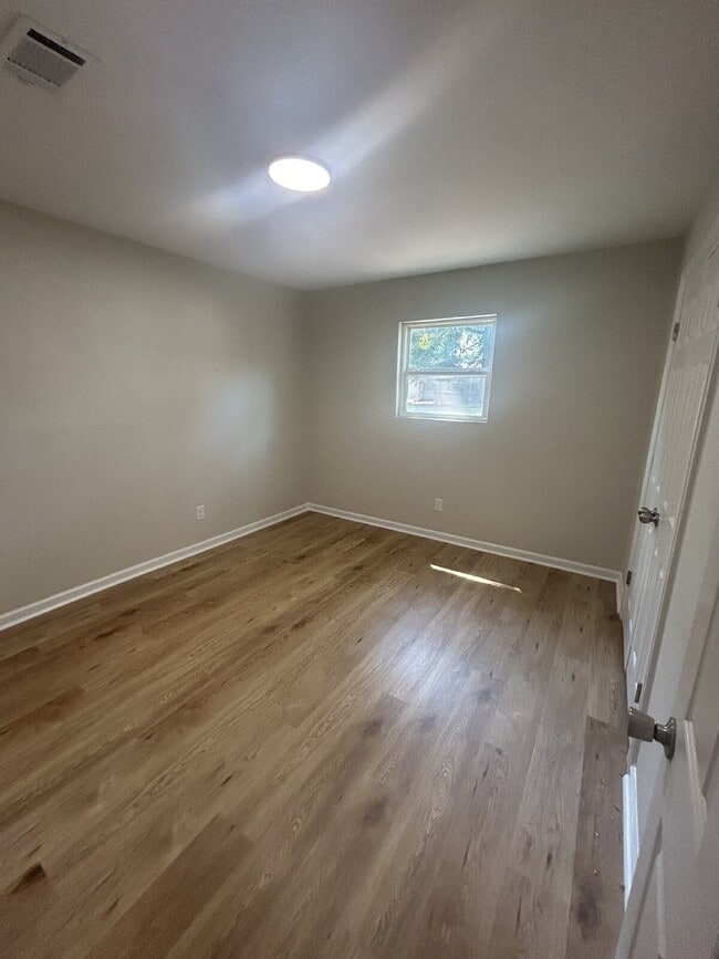 Building Photo - "Charming 4-Bedroom Retreat with Granite T...