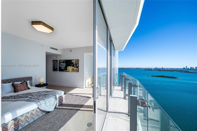 Building Photo - 700 NE 26th Terrace