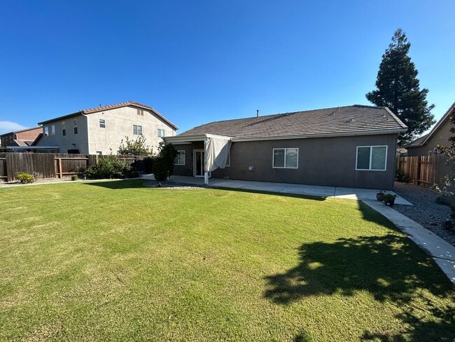 Building Photo - Beautiful 3 Bedroom/2 Bathroom + Office in...