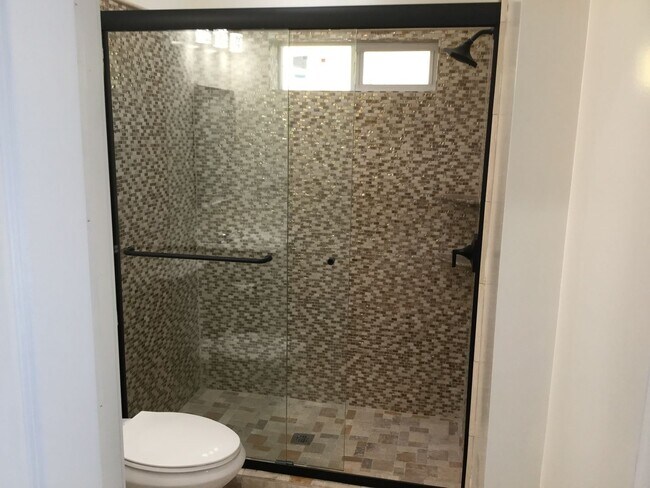 Building Photo - Gorgeous Guest house, with1 Bedroom and 1 Bathroom,  Hawthorne.