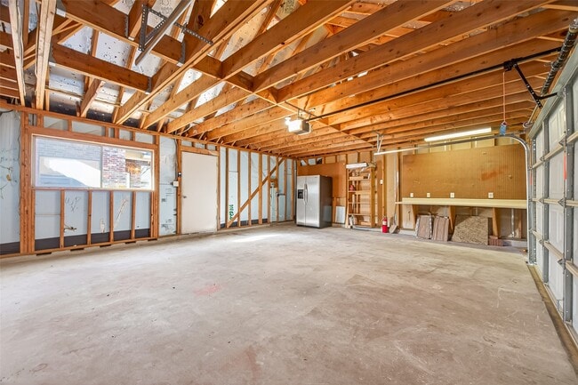 Building Photo - 17719 Brair Arbor