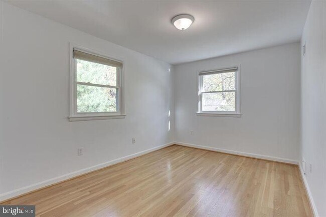 Building Photo - 5400 Greystone St
