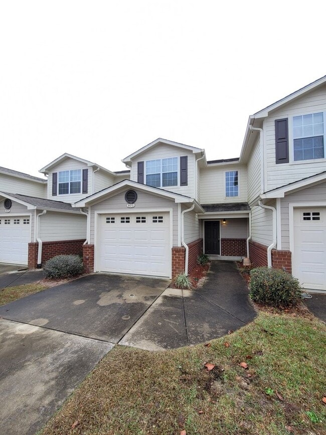 Building Photo - 803 Majestic Dr