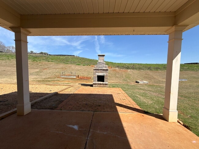 Building Photo - 280 Shangrila Wy