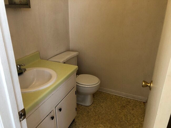 Building Photo - 421 Cumbrian Ct