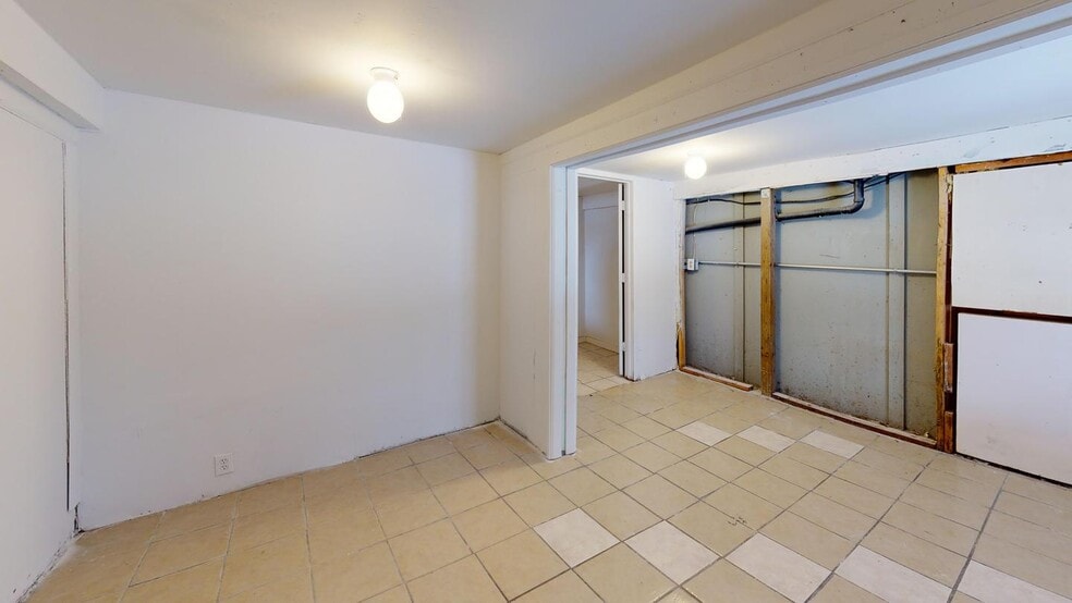 Building Photo - 427 N Blake St