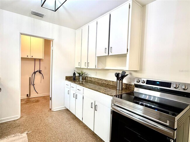 Building Photo - 431 Page St