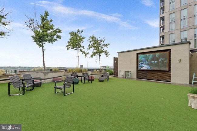 Building Photo - 1650 Silver Hill Dr