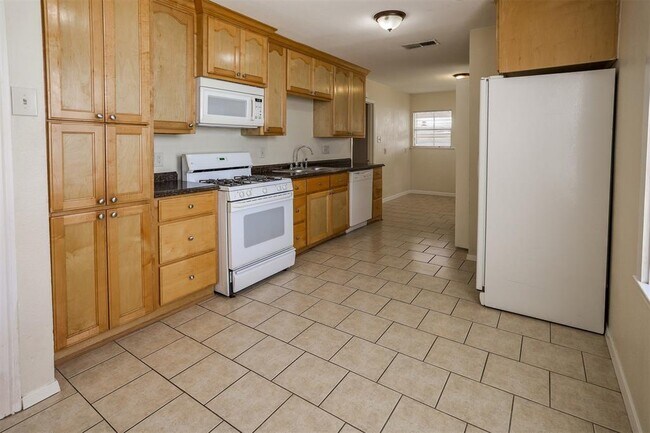 Building Photo - 5504 Avenue F