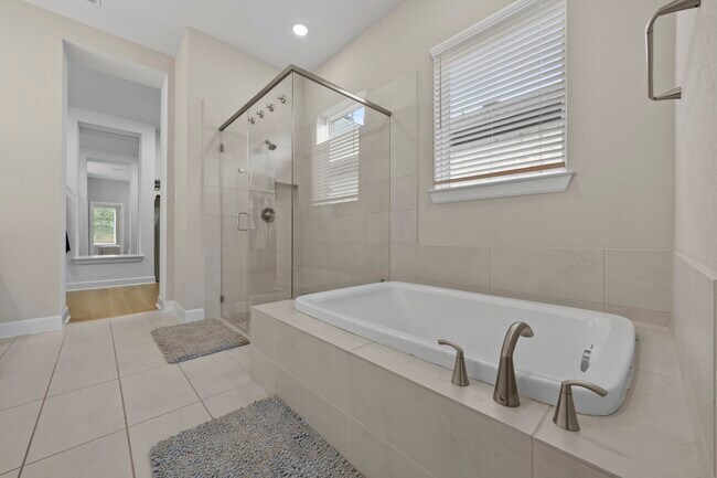 Building Photo - 7214 Oak Grv Trl