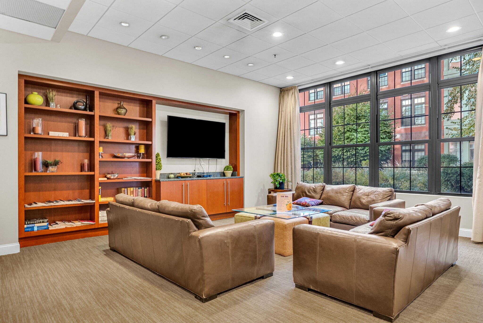 Building Photo - 17 Otis St