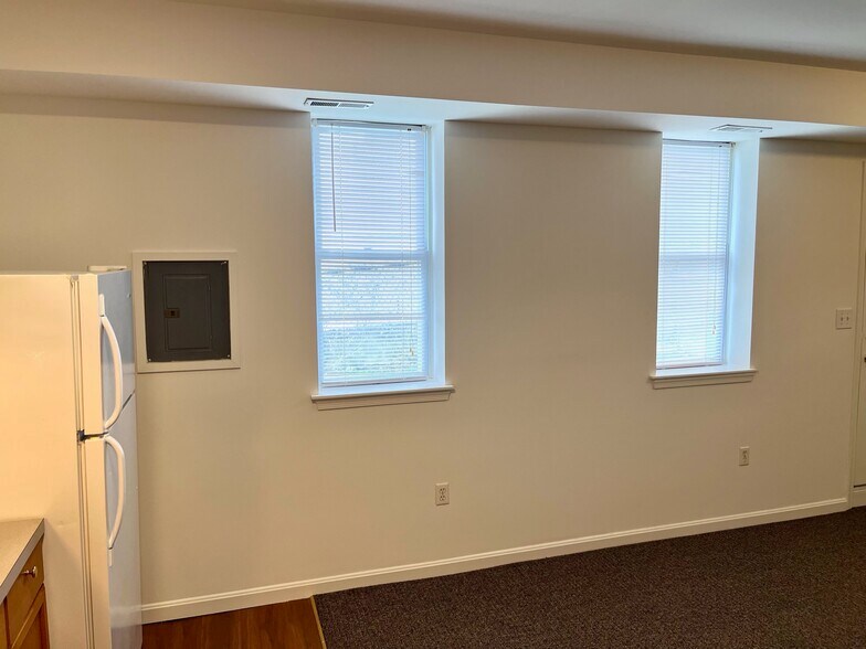 Building Photo - 1104 W 38th St